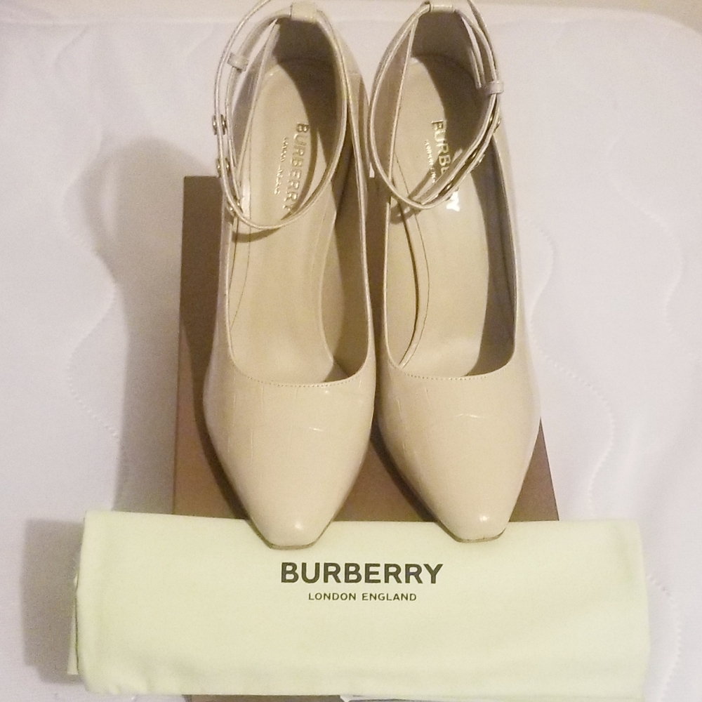 💎👠AUTHENTIC 'Wiltkin' Teddy Beige Burberry Heels